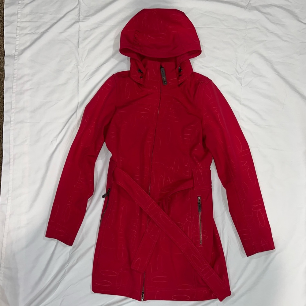 Lolë warm rain jacket. Pink. Removable hood. Size M. Fleece lined. Zippers work
